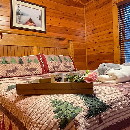 Spacious Resort Log Cabin, Easy Drive, Hot Tub, Arcade Gameroom, Mountain Vibe Gatlinburg Exteriör bild
