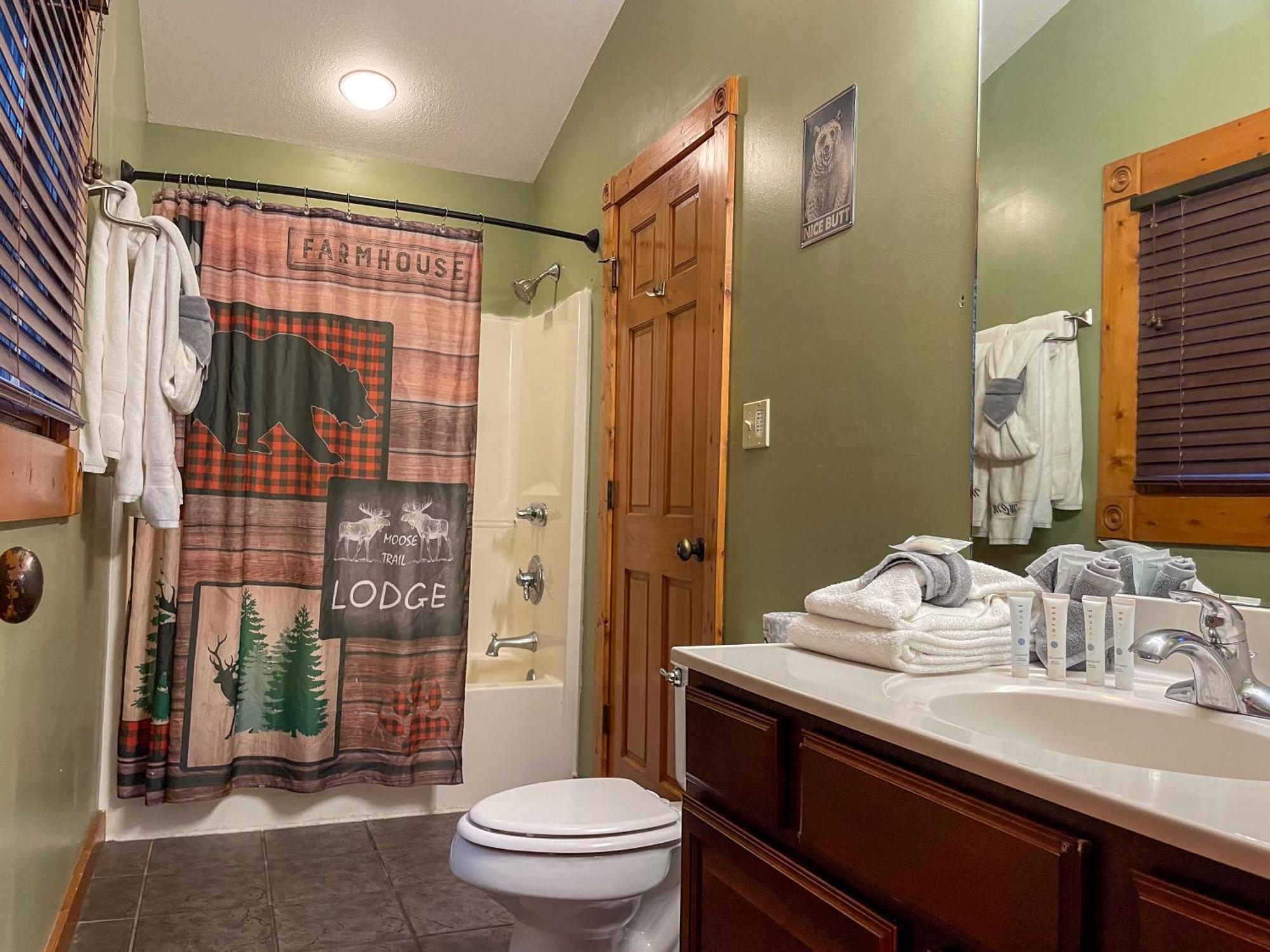 Spacious Resort Log Cabin, Easy Drive, Hot Tub, Arcade Gameroom, Mountain Vibe Gatlinburg Exteriör bild