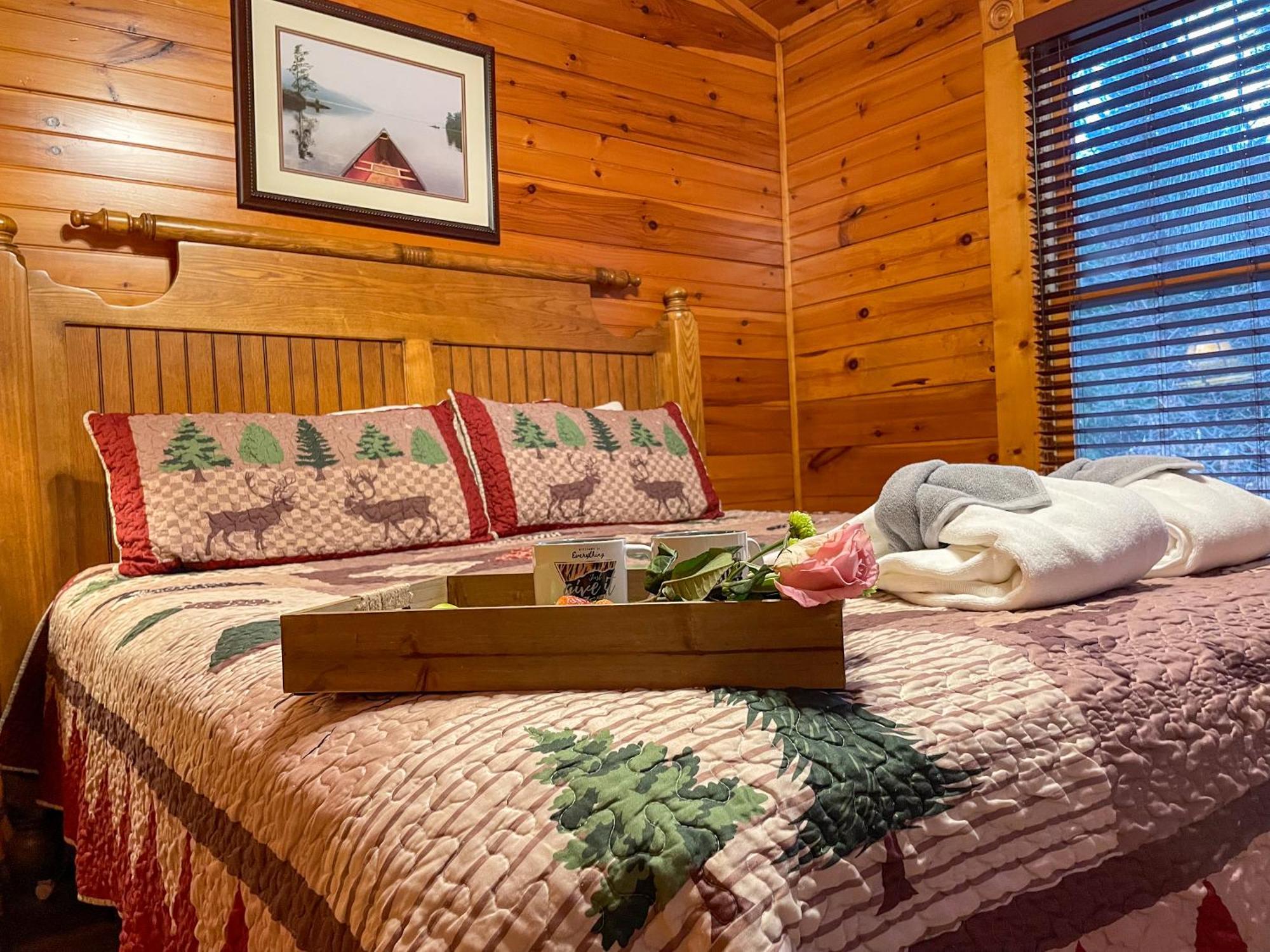 Spacious Resort Log Cabin, Easy Drive, Hot Tub, Arcade Gameroom, Mountain Vibe Gatlinburg Exteriör bild