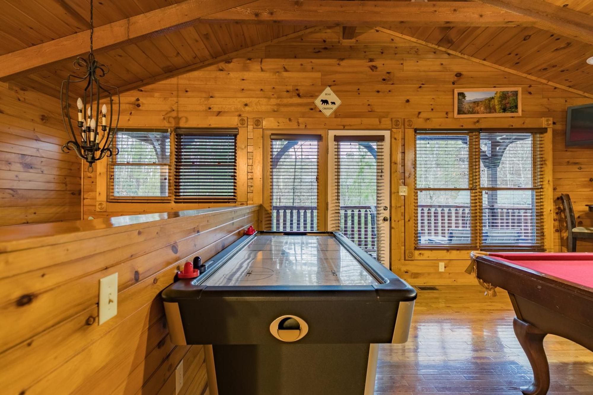 Spacious Resort Log Cabin, Easy Drive, Hot Tub, Arcade Gameroom, Mountain Vibe Gatlinburg Exteriör bild