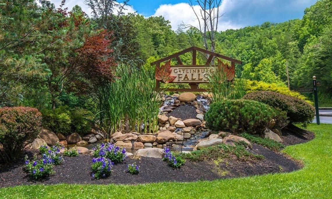 Spacious Resort Log Cabin, Easy Drive, Hot Tub, Arcade Gameroom, Mountain Vibe Gatlinburg Exteriör bild