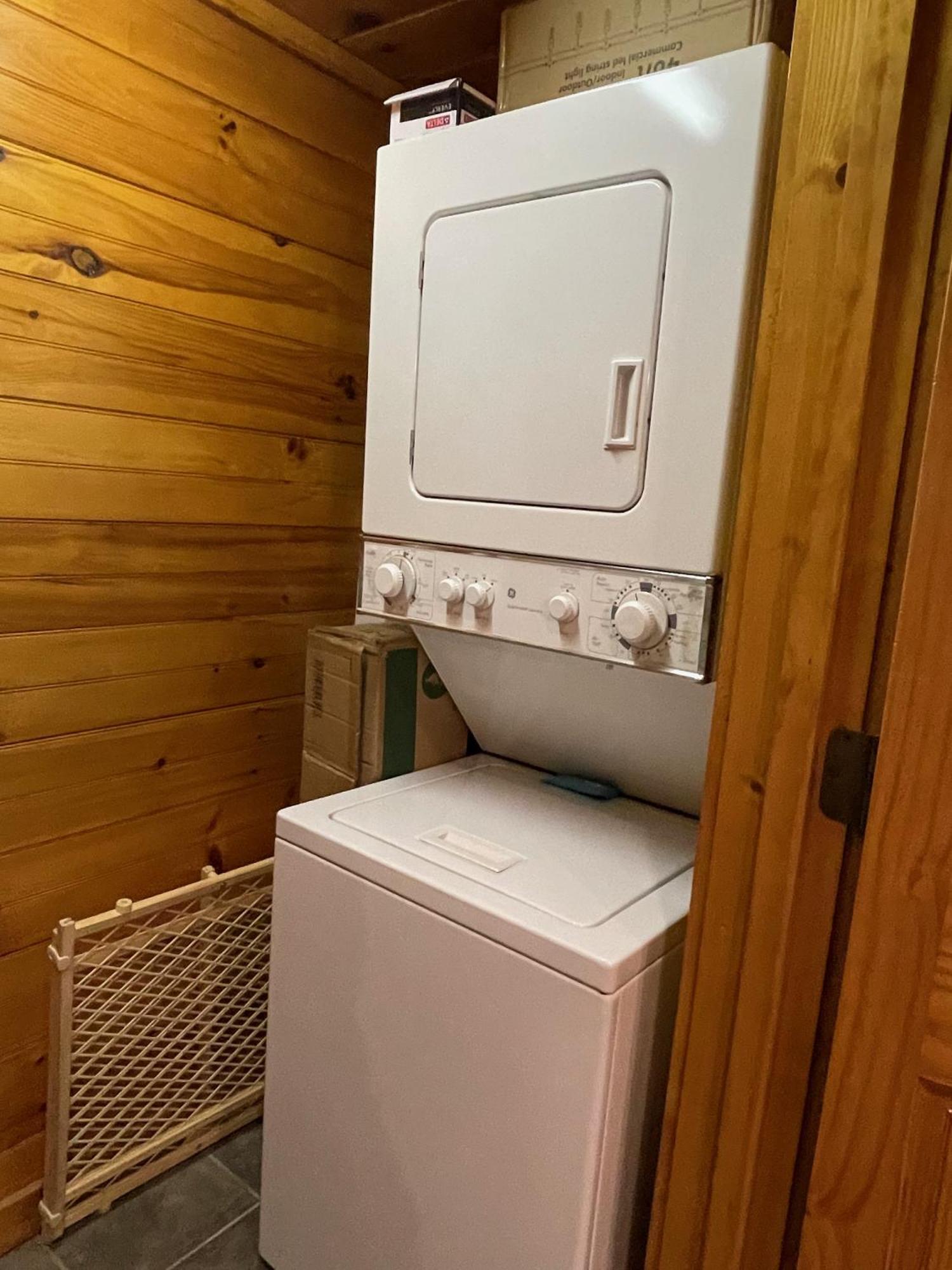 Spacious Resort Log Cabin, Easy Drive, Hot Tub, Arcade Gameroom, Mountain Vibe Gatlinburg Exteriör bild