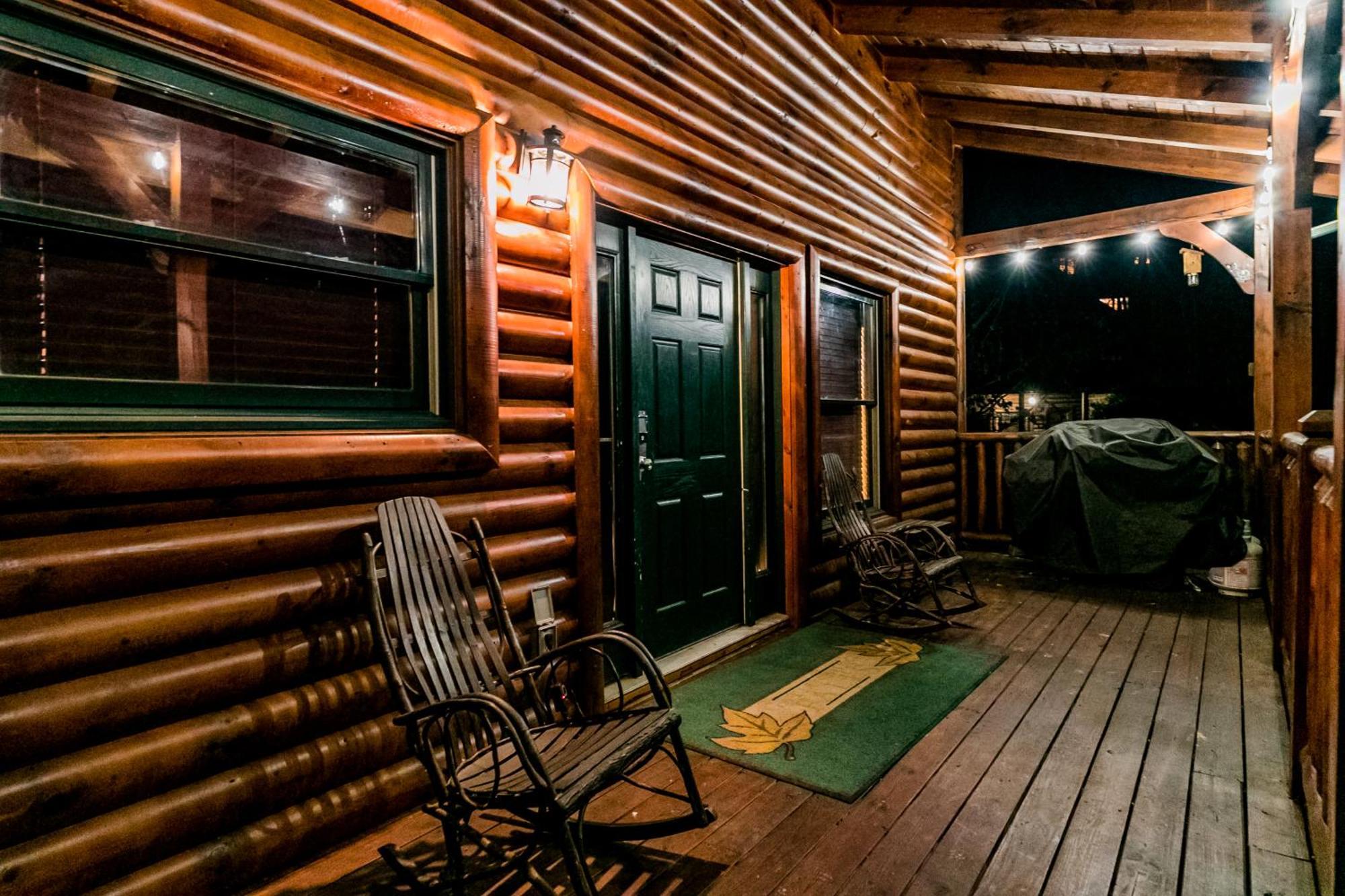Spacious Resort Log Cabin, Easy Drive, Hot Tub, Arcade Gameroom, Mountain Vibe Gatlinburg Exteriör bild