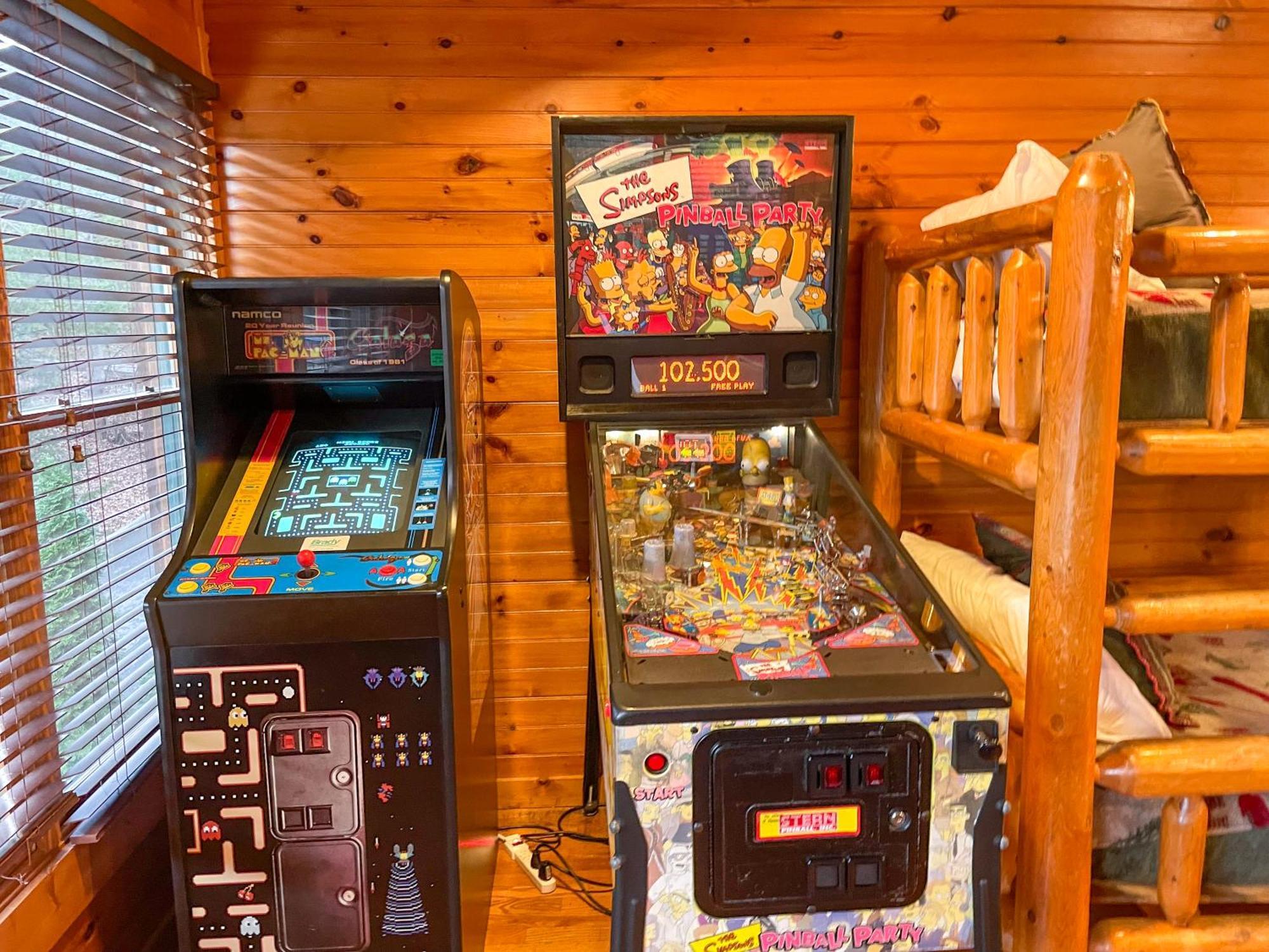Spacious Resort Log Cabin, Easy Drive, Hot Tub, Arcade Gameroom, Mountain Vibe Gatlinburg Exteriör bild