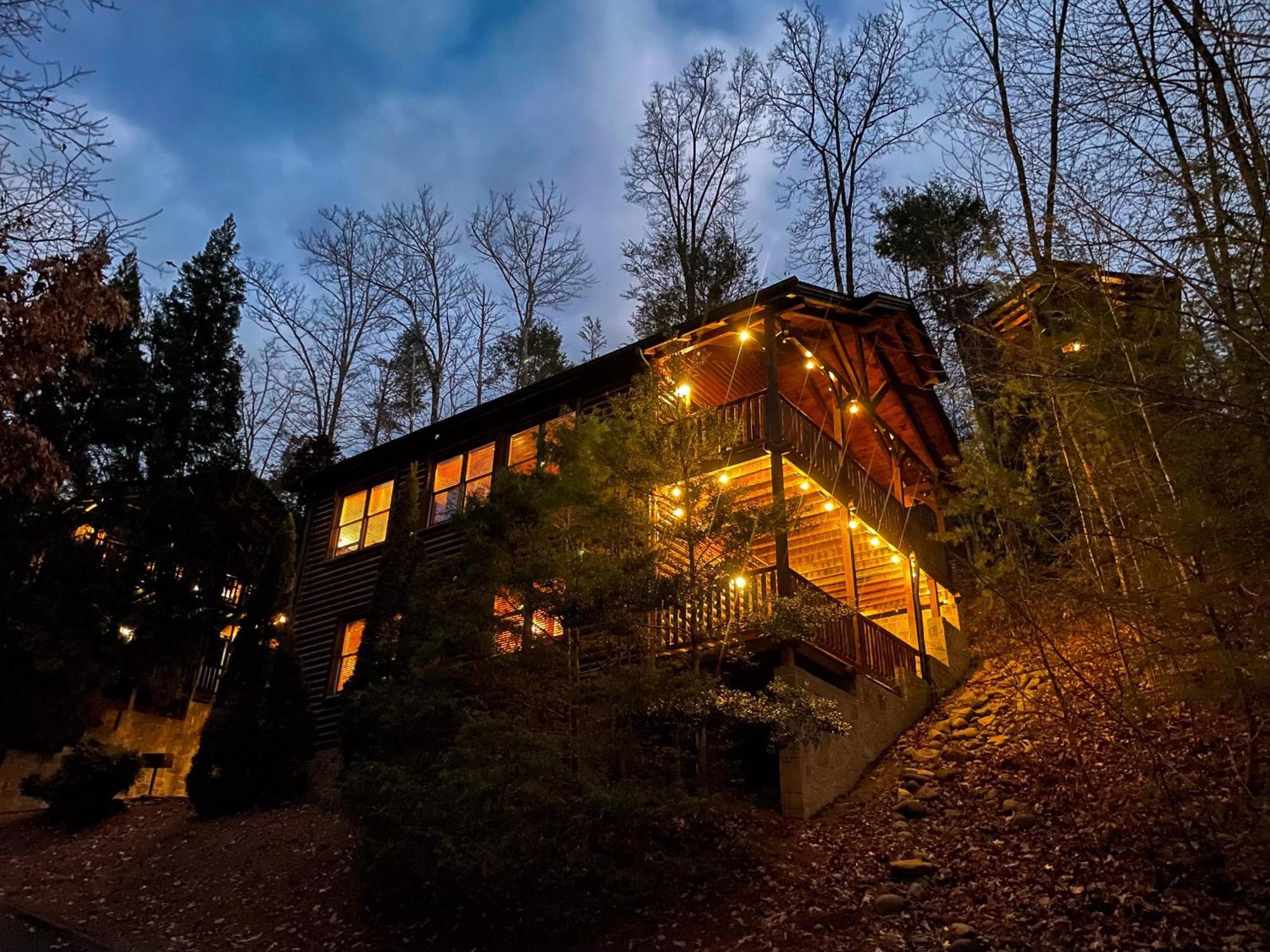 Spacious Resort Log Cabin, Easy Drive, Hot Tub, Arcade Gameroom, Mountain Vibe Gatlinburg Exteriör bild