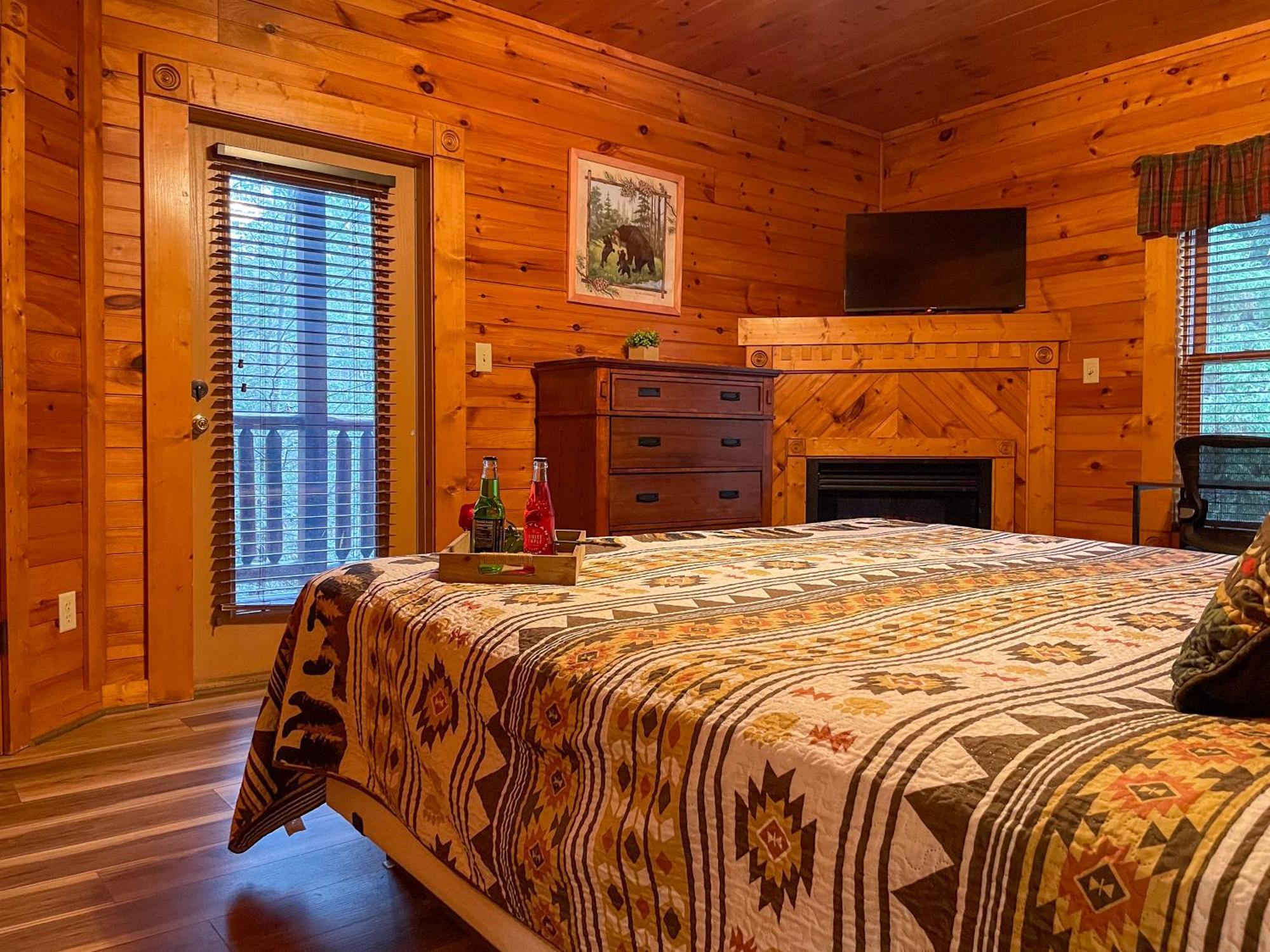 Spacious Resort Log Cabin, Easy Drive, Hot Tub, Arcade Gameroom, Mountain Vibe Gatlinburg Exteriör bild