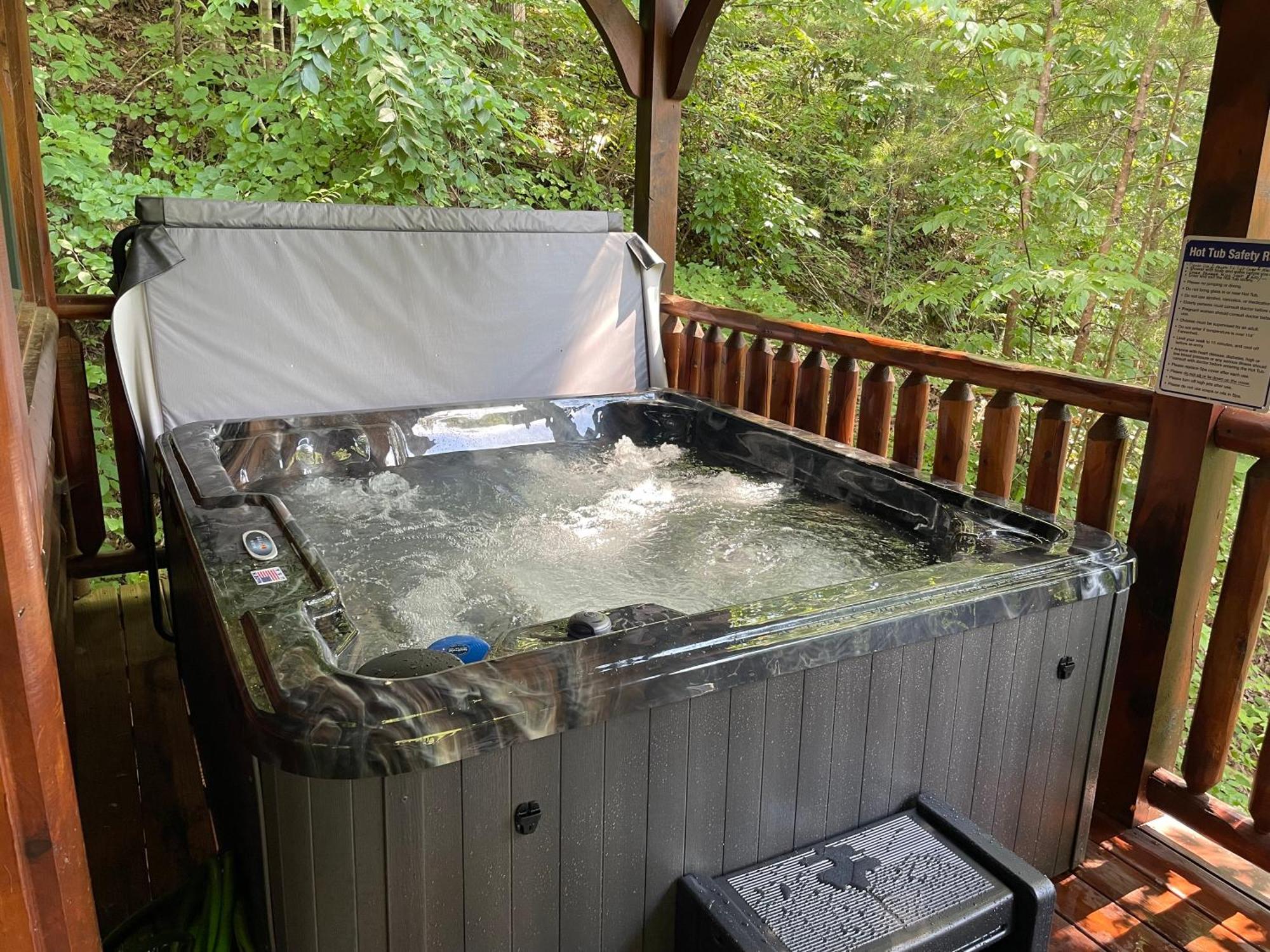 Spacious Resort Log Cabin, Easy Drive, Hot Tub, Arcade Gameroom, Mountain Vibe Gatlinburg Exteriör bild